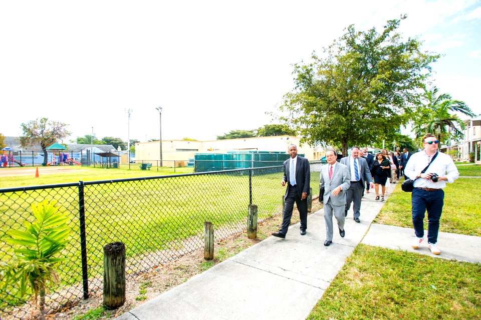 Tour of Liberty Square Miami, Florida (33944442521)