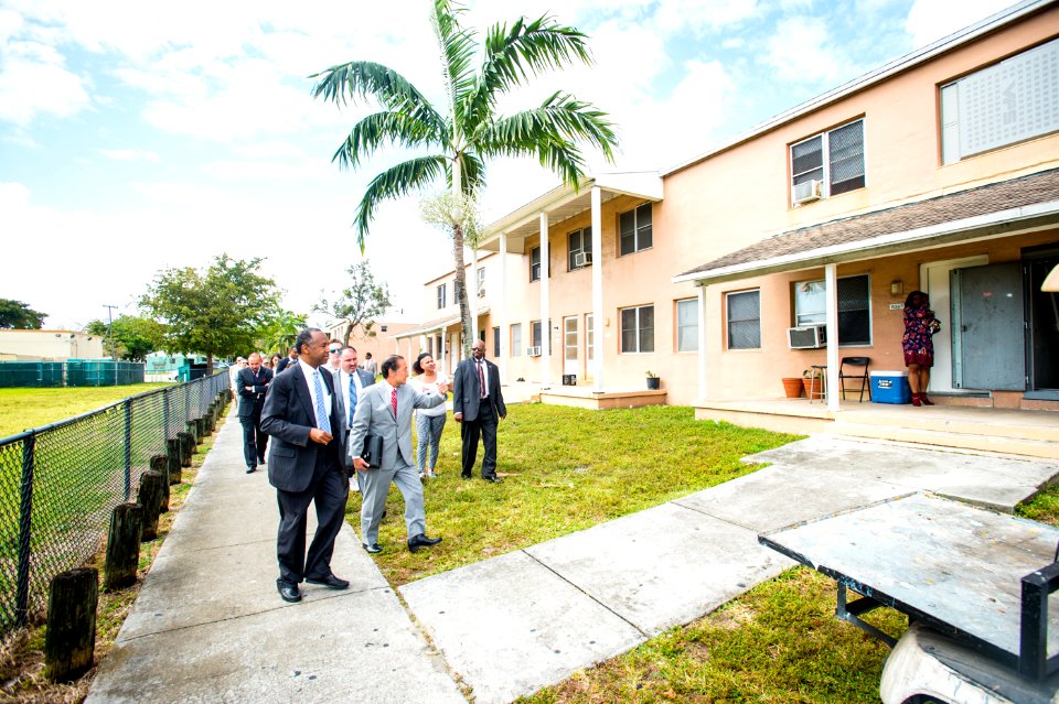 Tour of Liberty Square Miami, Florida (34033718656)