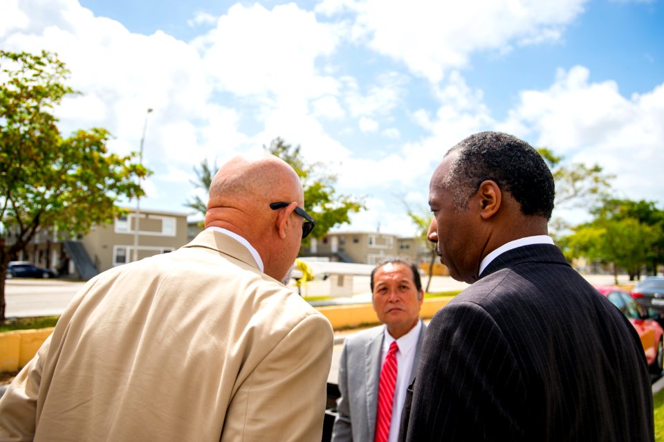 Tour of Liberty Square Miami, Florida (34073546475)