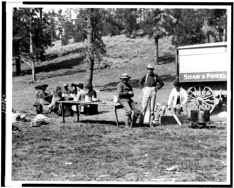 Tourists and guides picnicking in Yellowstone Park LCCN90715245