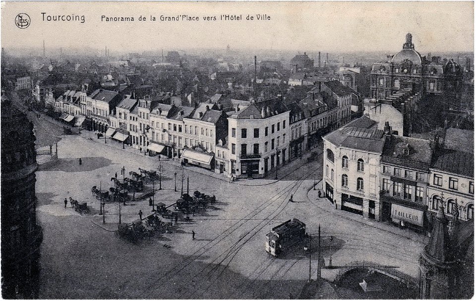 Tourcoing — Panorama de la Grand'Place vers l'Hôtel de Ville