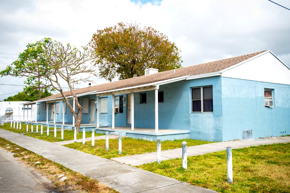 Tour of Liberty Square Miami, Florida (33689585110)