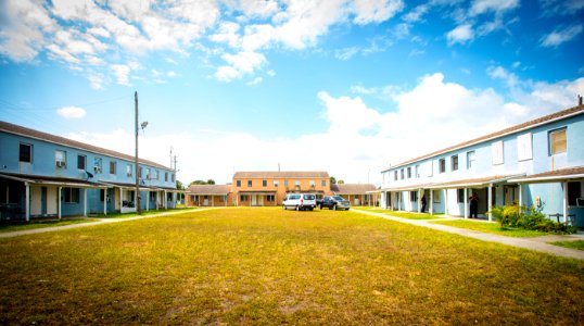 Tour of Liberty Square Miami, Florida (33262404023)