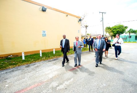 Tour of Liberty Square Miami, Florida (33262422793)