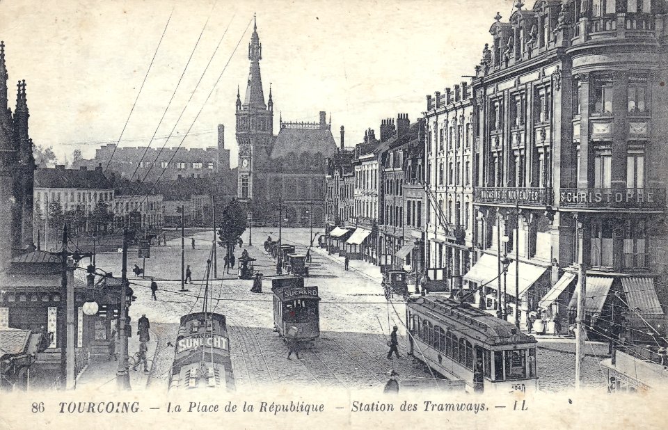 TOURCOING -— La place de la République -— Station des tramways