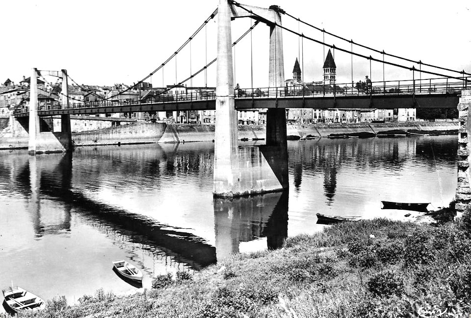 Tournus - Pont suspendu vers 1955