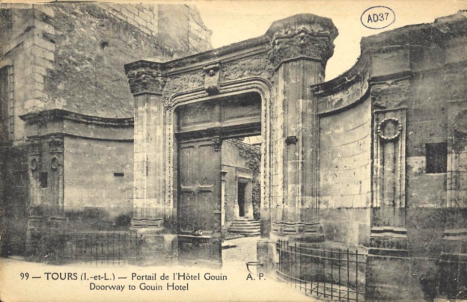 Tours - Doorway to Goüin Hotel