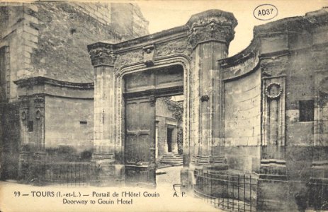 Tours - Doorway to Goüin Hotel