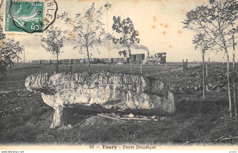 Toury - Pierre Druidique et chemin de fer a voie etroite Decauville photo