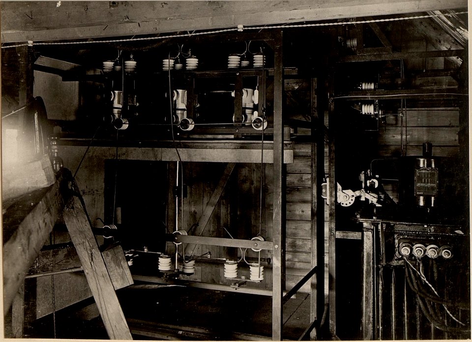 Trabsformatoren Station mit Blitzschutzraum der Antriebs-Station für Seilbahn Prasnik 5000 auf 220 Volt. Aufgenommen am 22. Mai 1916. (BildID 15476091)