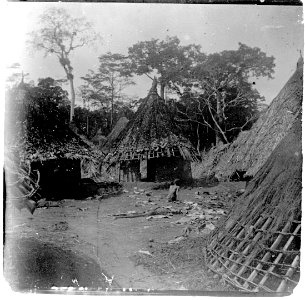 Traces de combats après le passage de Samory Touré, Dabardiyo, 26 septembre 1898