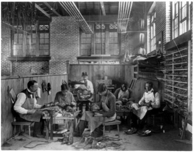 Trade school - Shoe-making LCCN2001703805
