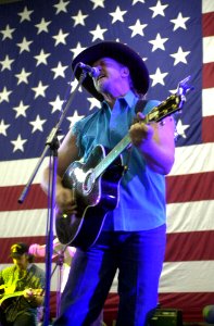 Trace Adkins on stage photo