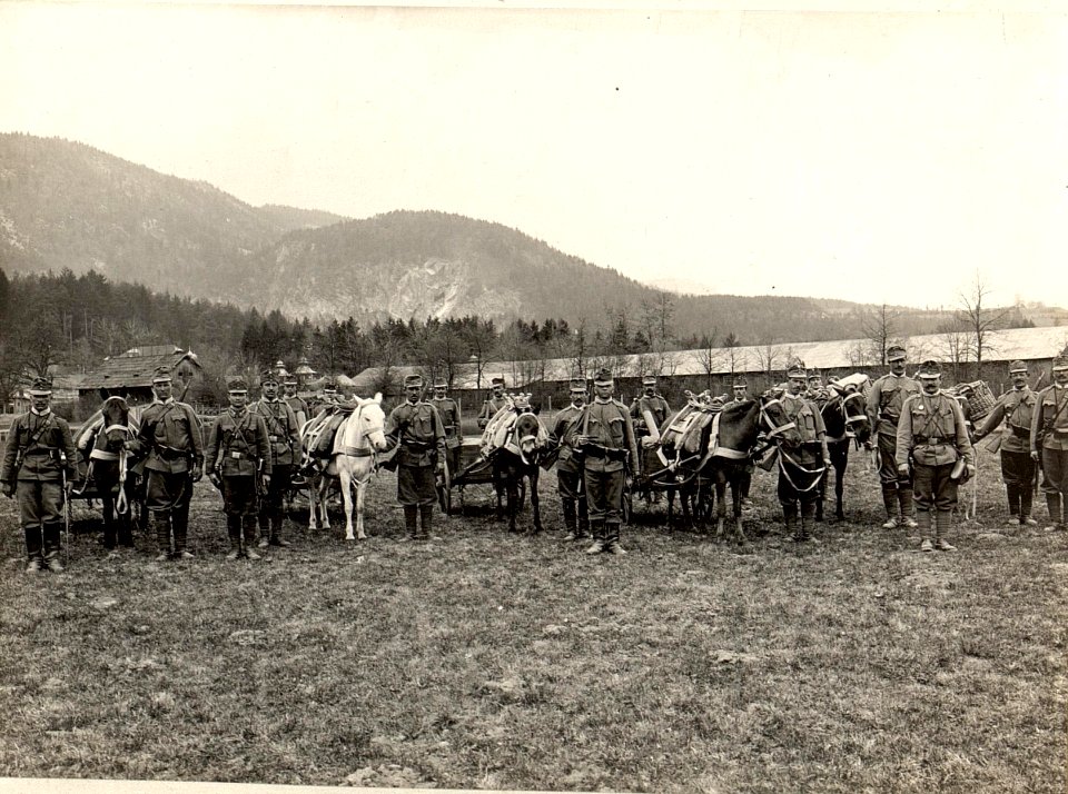 Train des technischon Infanterie Zuges, aufgenommen am 9. April 1916 (BildID 15473269)