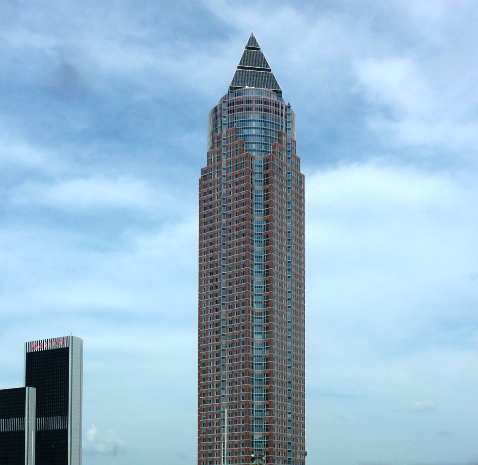 Building facade architecture