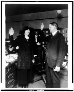 Training a policewoman. The newest recruit to the District of Columbia's little band of sleuths (f(emale)) is solemnly sworn into her office by Edwin Hesse, chief clerk of the police LCCN91796412