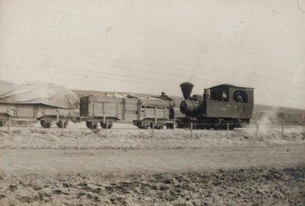 Train de matériel près d'Haudainville. Mallet Orenstein et Koppel 'LA FRANCE' (7150 de 1914), réquisitionnée à la société Rondant et Demenois. 1er août 1916 (Fonds Valois, BDIC)