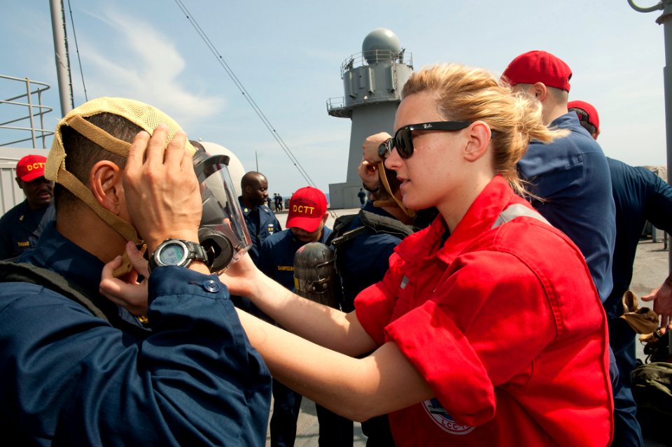 Training aboard USS Blue Ridge 120428-N-CP762-301