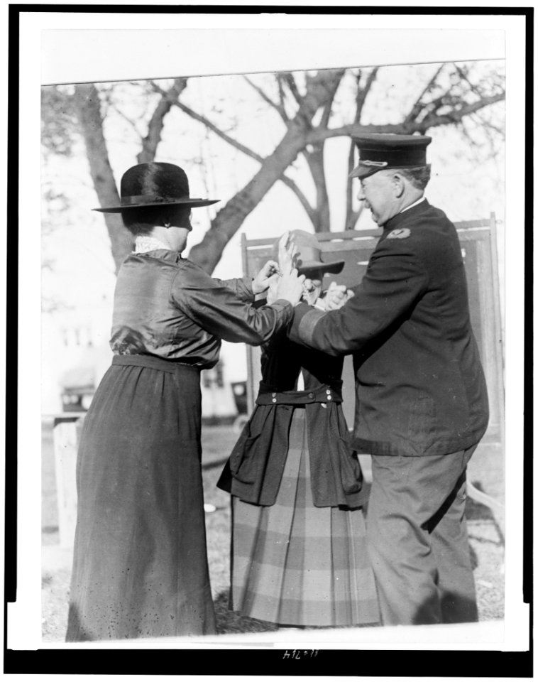 Training a policewoman-Inspector Cross and Miss Clark, veteran policewoman, are shown demonstrating the correct way to handcuff a prisoner LCCN96514629