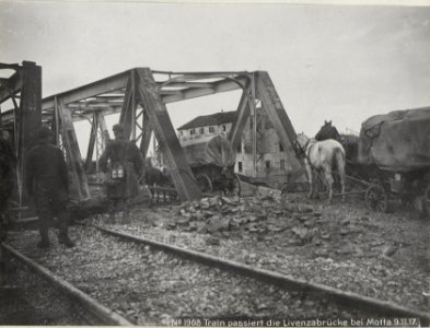 Train passiert die Livenzabrücke bei Motta 9.11.17. (BildID 15610603)