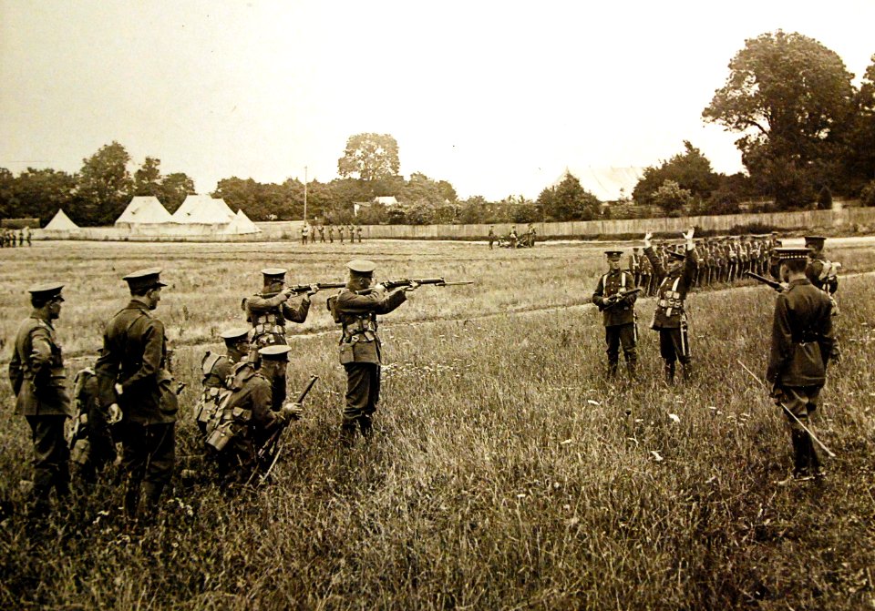 Training soldiers how to bring in a prisoner at British training camp, July 1917 (29586673510)