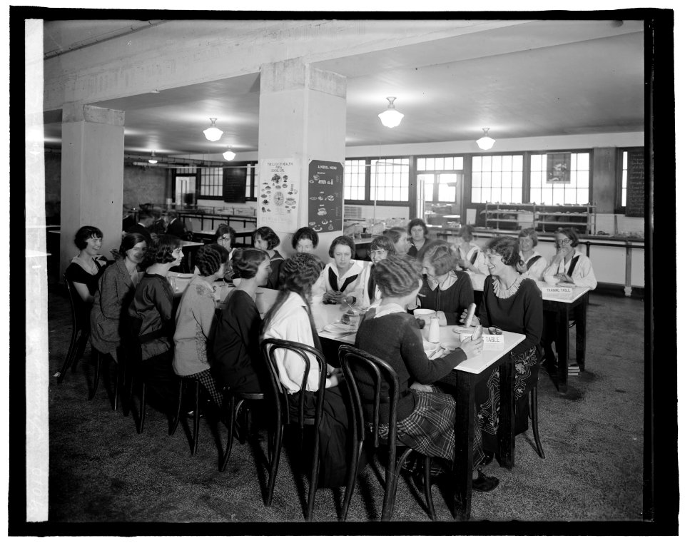 Training table, Eastern High School, (Washington, D.C.) LCCN2016824272