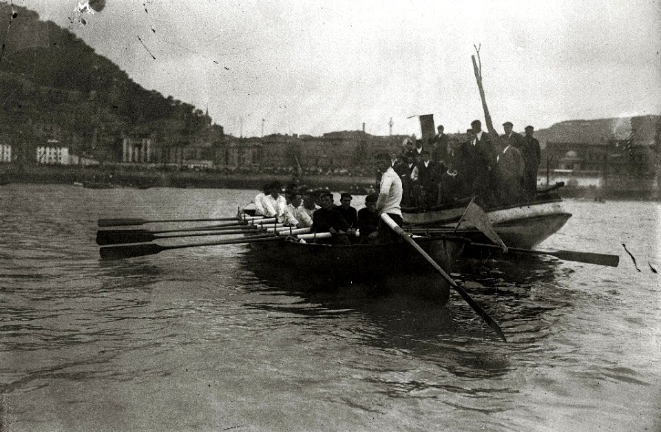 Traineras en la bahía de la Concha (4 de 5) - Fondo Car-Kutxa Fototeka