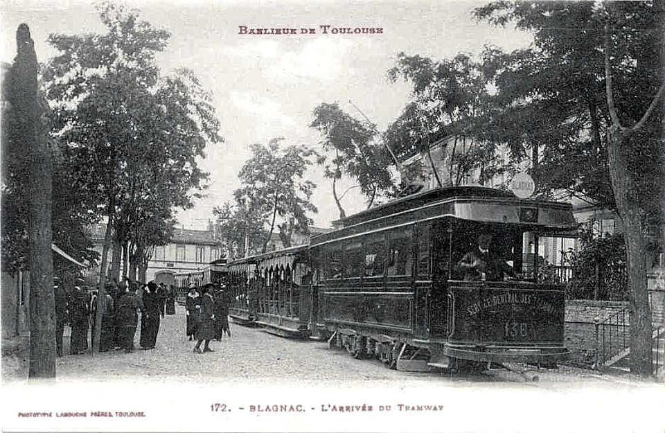 Tramway arrivant à Blagnac