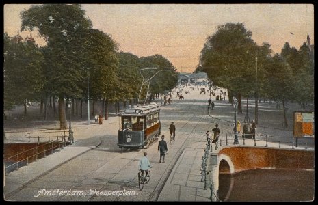 Tramlijn 7 op de brug over de Nieuwe Achtergracht bij het Weesperplein. Dr. Trenkler Co. Leipzig, Afb PBKD00188000007