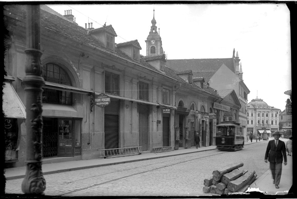 Tramvaj na nekdanji Prešernovi, sedaj Čopovi ulici v Ljubljani, po 1927