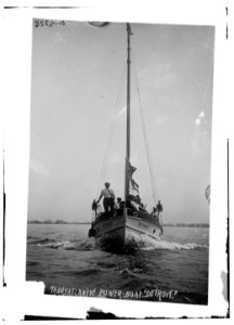 Trans-Atlantic power-boat DETROIT LCCN2014692061