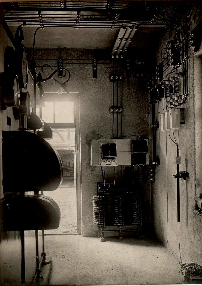 Transformatoren Station im Elektrowerk Malborghet für elektrische Beleuchtung der umliegenden Stellungen. Aufgenommen am 25. Mai 1916. (BildID 15475853)