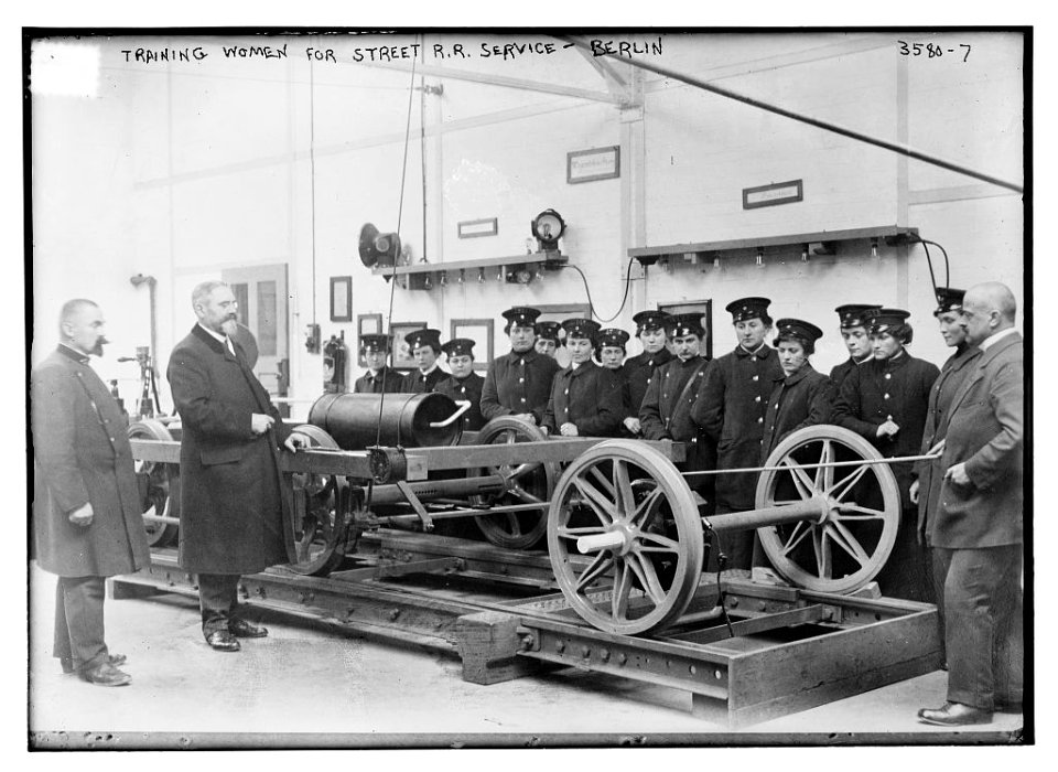 Traning women for street R.R. (i.e., railroad) service Berlin LCCN2014699756