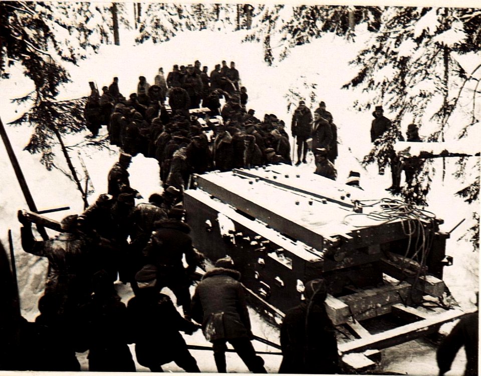 Transport der Bettung des 30.5 cm Mörsers. (BildID 15496479)