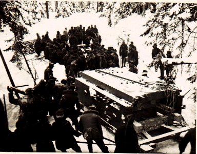 Transport der Bettung des 30.5 cm Mörsers. (BildID 15496479)
