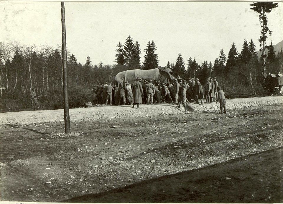 Transport des Transportwagens der Mörserbatterie Nr. 18 (BildID 15463373)