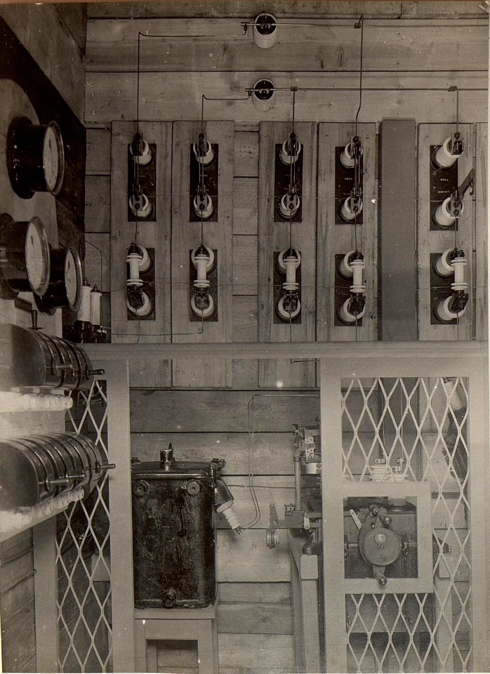 Transformator Station alt-Tarvis, Fassungsstelle, 10.000 Volt auf 220 Volt. Aufgenommen am 22. Mai 1916. (BildID 15475482)