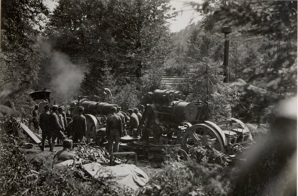 Transport eines 30.5 cm Mörsers im Ternovanerwalde (BildID 15603742)