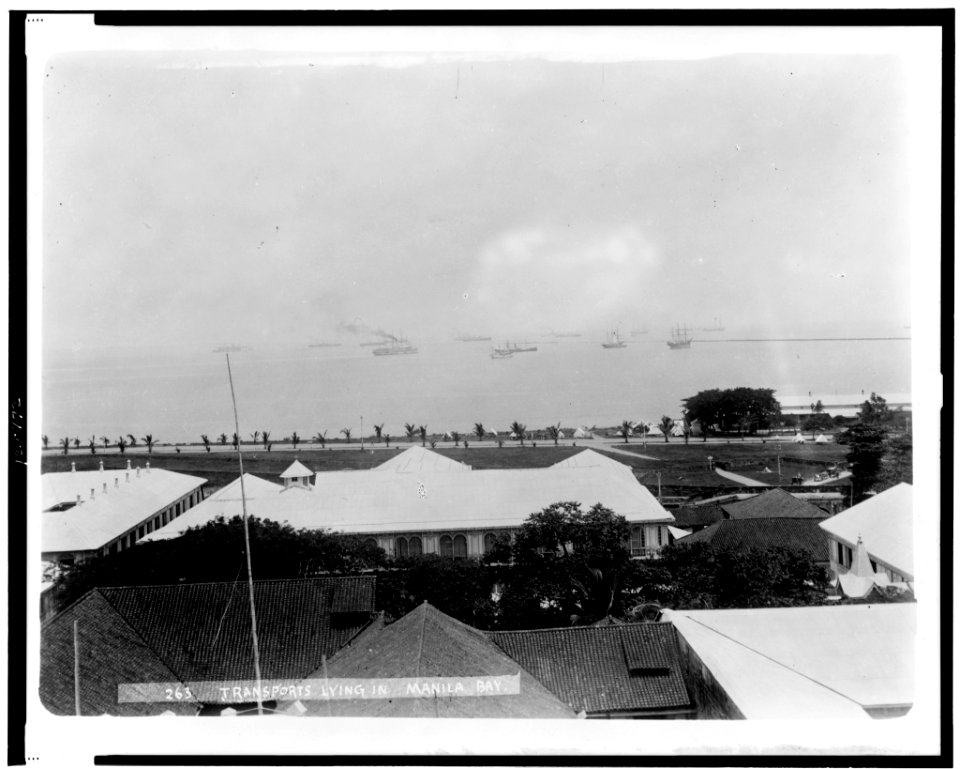 Transports lying in Manila Bay LCCN98507018