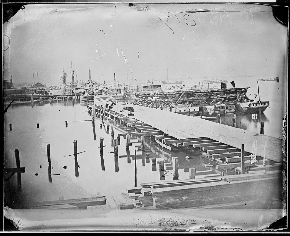 Transports at landing, White House, Va. Railroad wharf under construction. - NARA - 524736