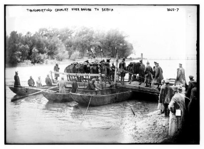 Transporting cavalry over Danube to Servia LCCN2014700261