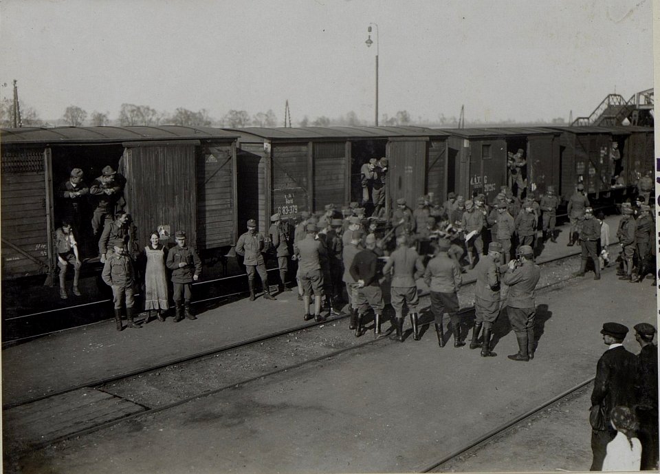 Transport-Aufenthalt. Transport-Aufenthalt. (BildID 15447248)