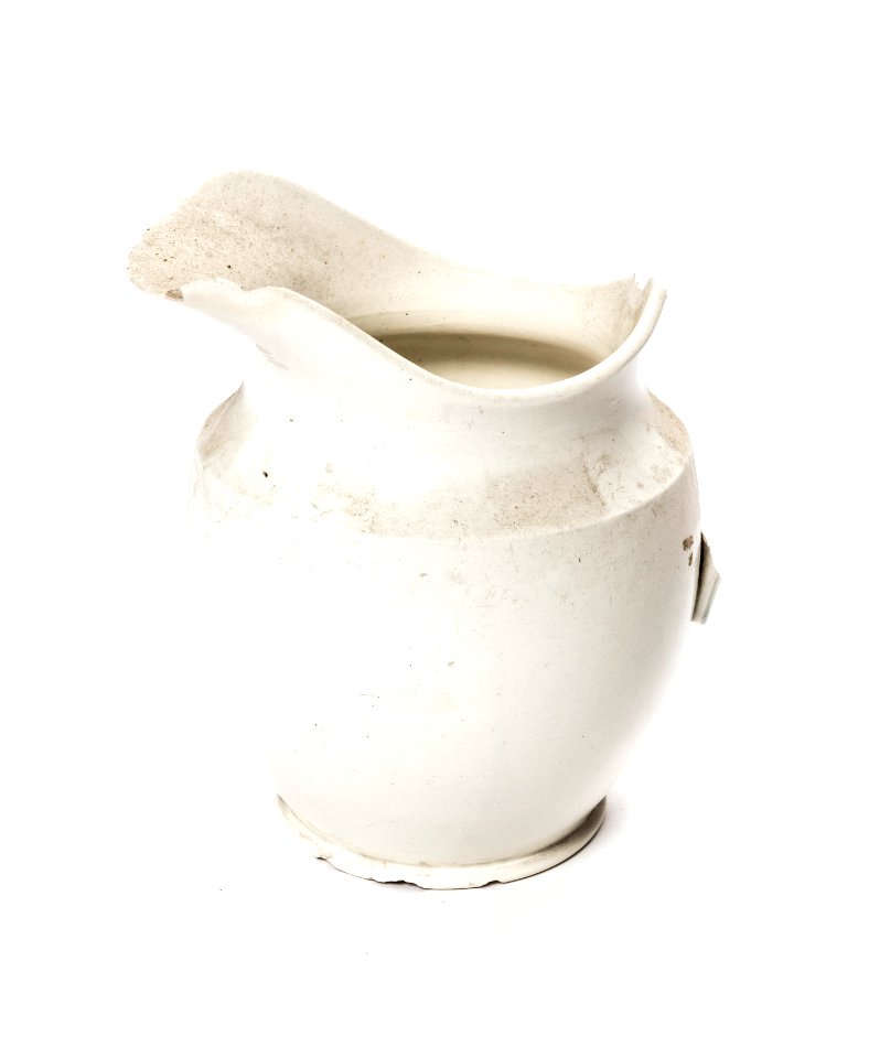 Trasig handkanna av flintporslin, 1830-1850 - Skoklosters slott - 108388