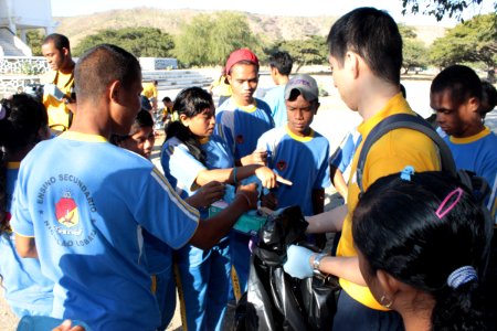 Trash pickup community service program 130829-N-ZZ999-034