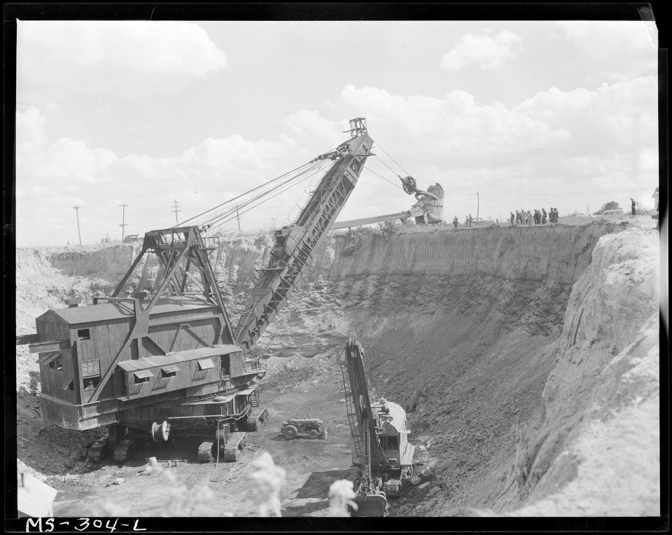 Travelling dipper shovel in operation at this strip coal mine. Ayrshire Colliers Company, Chinook Mine, Stauton, Clay... - NARA - 540351