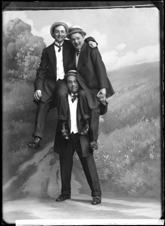 Tre trallande pojkar, undated photo - SMV - NTTP002