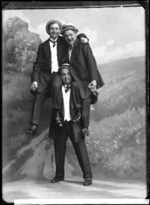 Tre trallande pojkar, undated photo - SMV - NTTP002