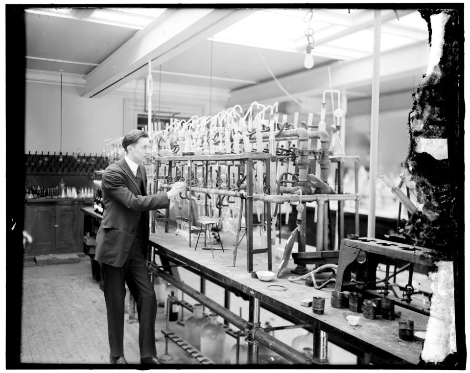 Treasury Dept. lab LOC hec.14166