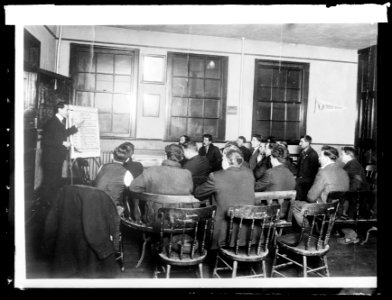 Treasury Dept. Savings Committee, Italian class receiving instructions in English & citizenship, Newark, N.J., Y.M.C.A. LCCN2016824500
