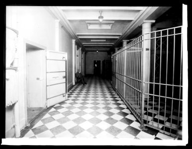 Treasury Dept., showing enclosed corridors to fiscal officers of Treasury, (1914) LCCN2016852691